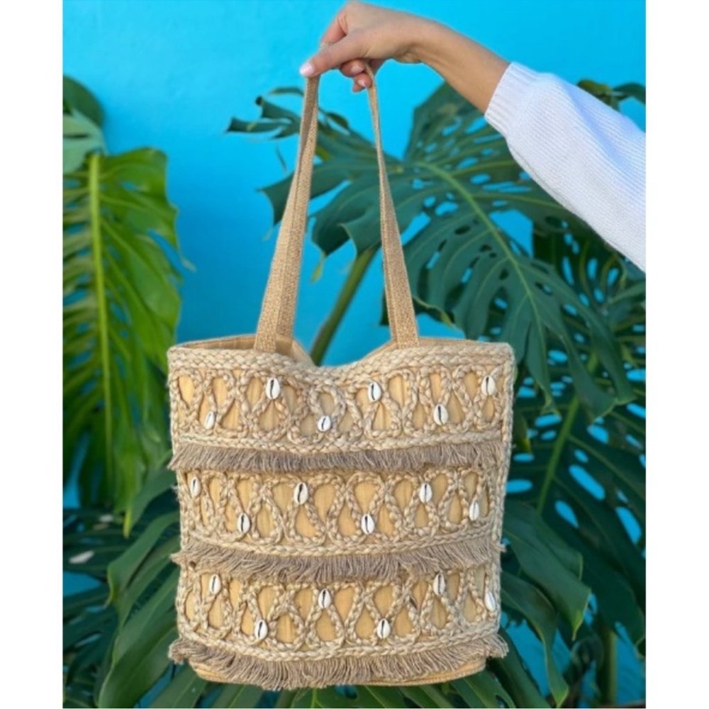 NWT salt + umber handmade cowrie shell jute tote